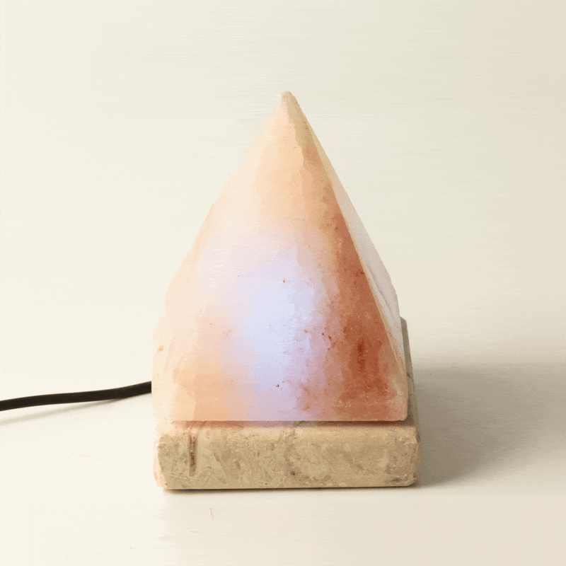 Kvalitní USB pyramidová solná lampa – 9 cm (vícebarevná)