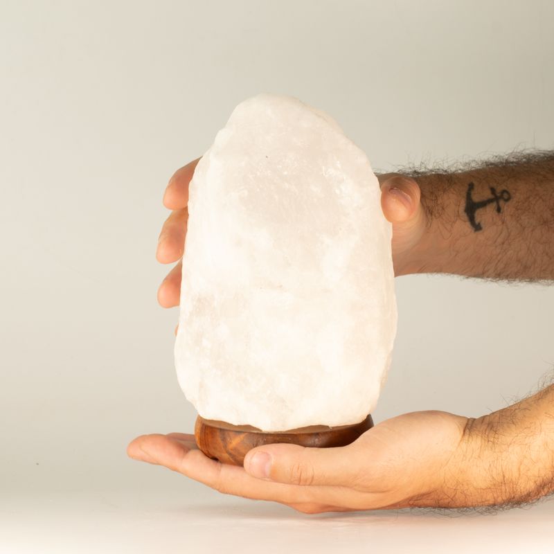 Crystal Rock himálajská solná lampa - cca 1,5–2 kg