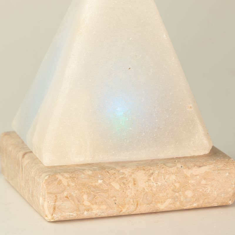 Kvalitní USB pyramidová solná lampa bílé barvy - 9 cm (vícebarevná)