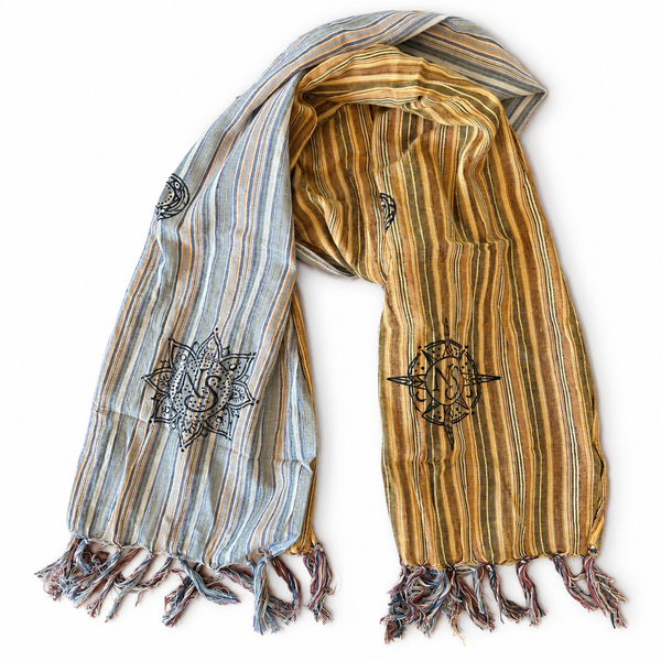 Nomad Sari - Cestovní šátek s požehnáním - 170×50 cm - Modlitební vlajky