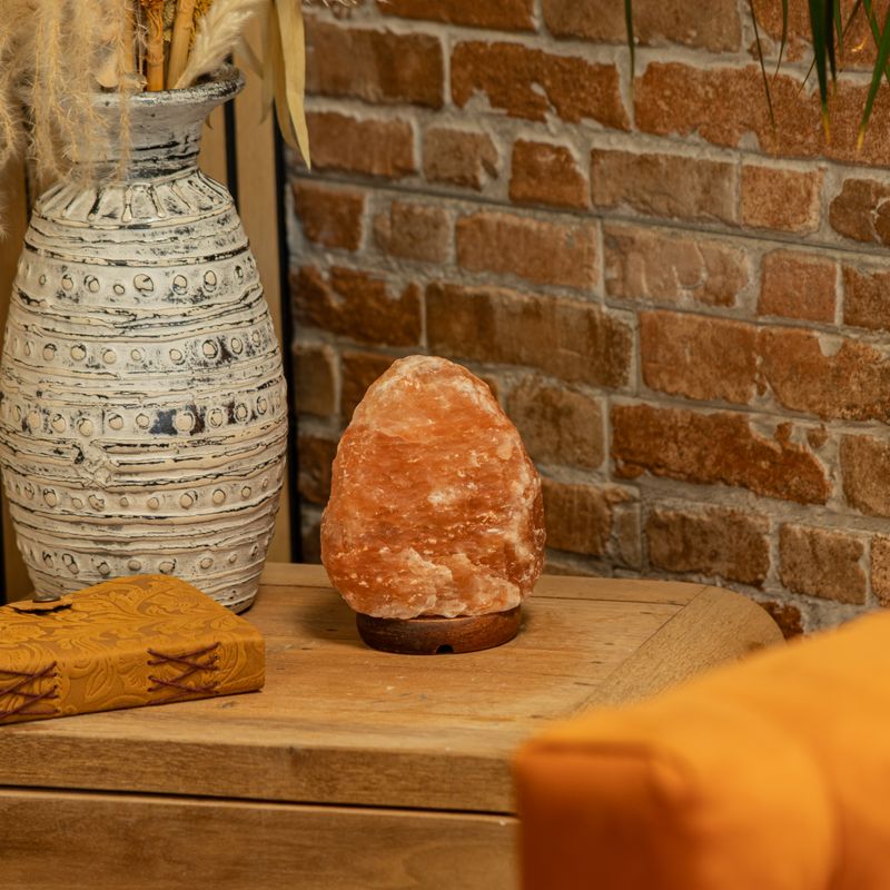 Kvalitní přírodní solná lampa – a základna cca 2–3 kg