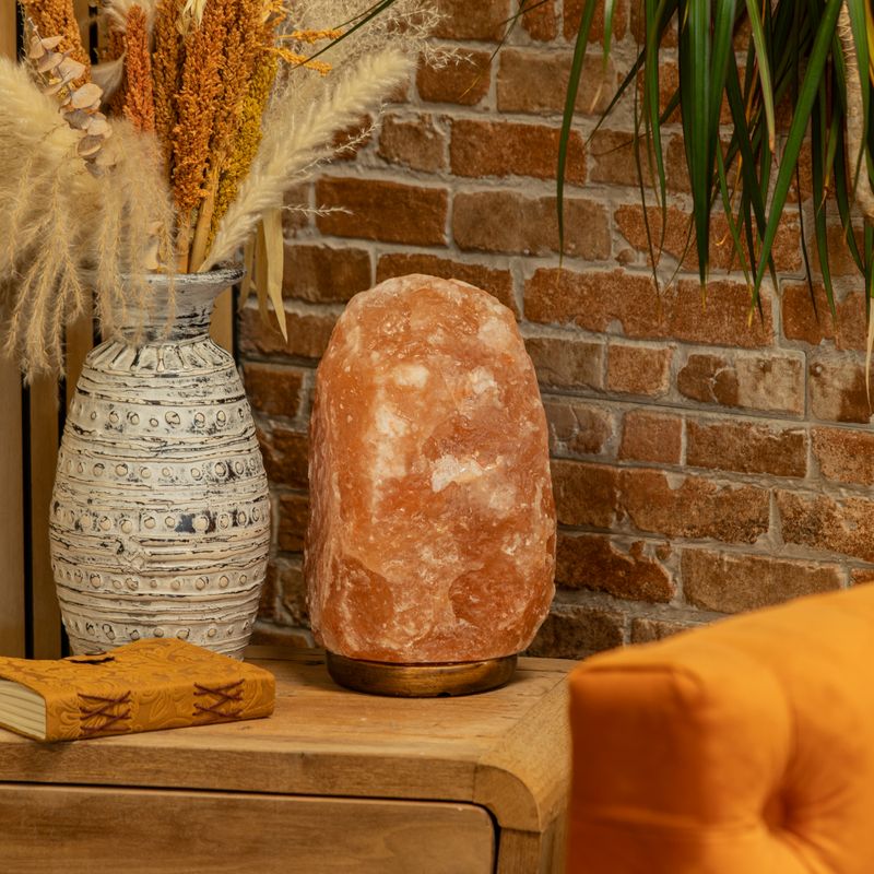 Kvalitní přírodní solná lampa – a základna cca 8–10 kg