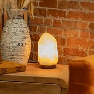 Křišťálová solná lampa Crystal Rock z himalájské soli – přibližně 1,5–2 kg