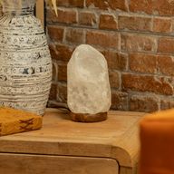 Křišťálová solná lampa Crystal Rock z himalájské soli – přibližně 1,5–2 kg