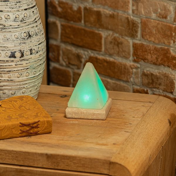 USB Solná Lampa - Bílá Pyramida - více barev světla, 9 cm