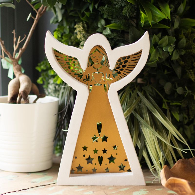 Anděl z mangového dřeva - bělený s vyřezávanou železnou dekorací - 22 cm