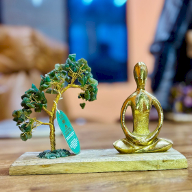 Stromek Štěstí s Jóga Figurkou na Mangovém Dřevě - Padmasana Póza - Zelený Aventurín - 100 Kamínků